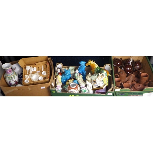255 - A qty of misc Oriental ceramics and collectables AF (3)