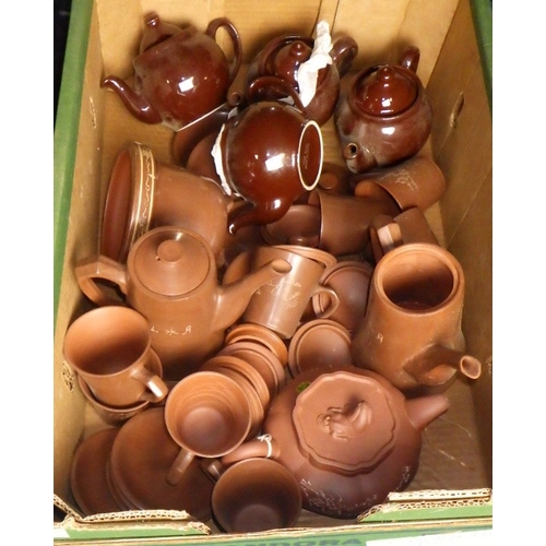 255 - A qty of misc Oriental ceramics and collectables AF (3)