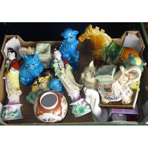 255 - A qty of misc Oriental ceramics and collectables AF (3)