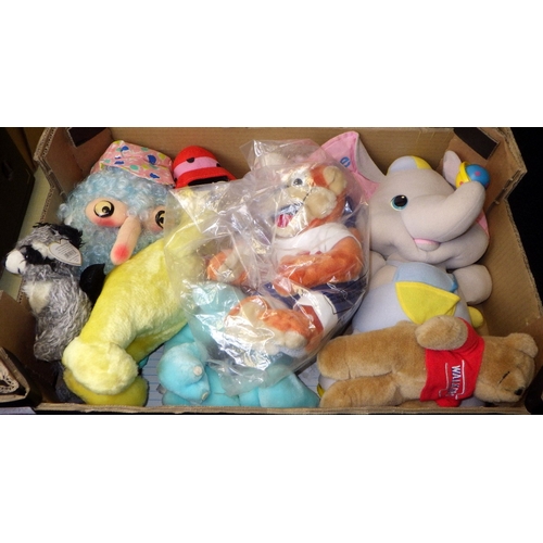302 - A qty of misc dolls, soft toys etc (5)