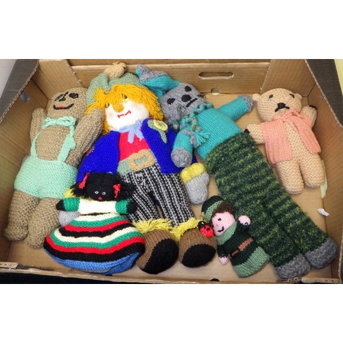 302 - A qty of misc dolls, soft toys etc (5)