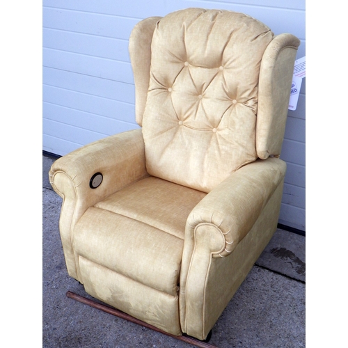 741 - A nearly new Muick Sandy electric reclining arm chair, cost £3195. See receipt details. Recline & ma... 