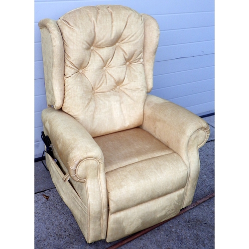 741 - A nearly new Muick Sandy electric reclining arm chair, cost £3195. See receipt details. Recline & ma... 