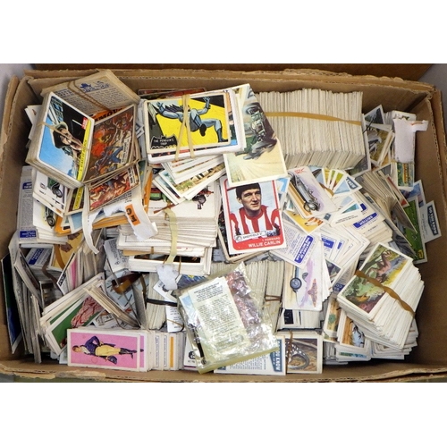 357 - A large qty of cigarette card books and loose cards (2)
