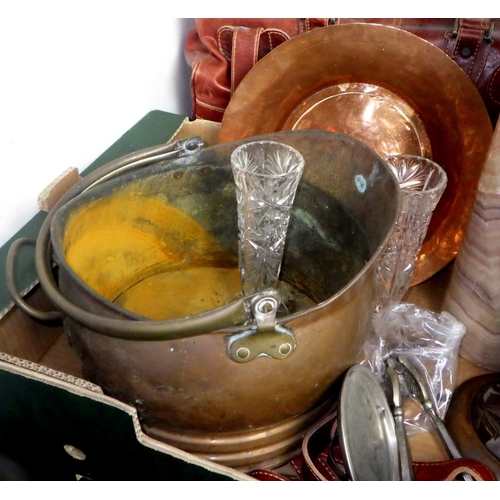 378 - A qty of misc collectables, leather bag etc (2)