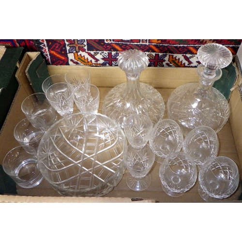 389 - A large qty of misc glassware etc (3)
