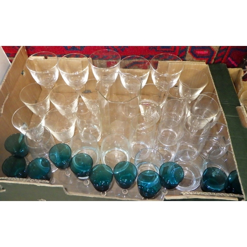 389 - A large qty of misc glassware etc (3)
