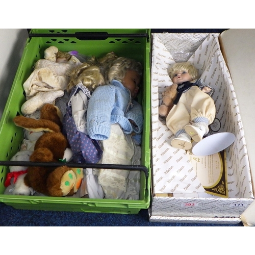 393 - A qty of misc dolls (2)