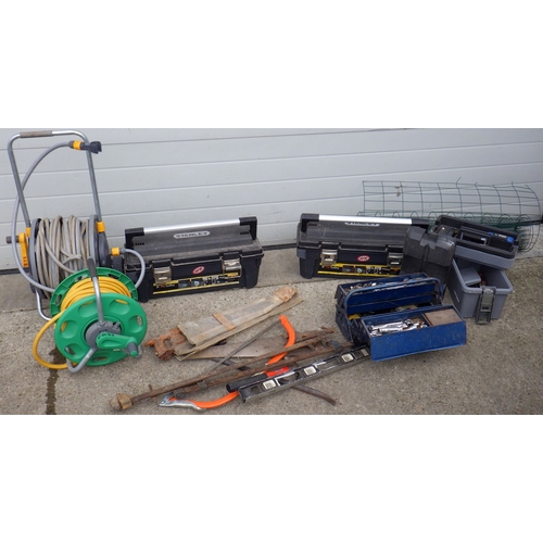 762 - A qty of tools, hosepipes, Stanley toolboxes, mesh, saws etc