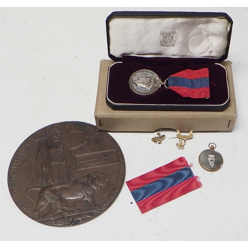 432 - A British WW1 Memorial Plaque named to Alexander Hunter Morrison, believed 4670 Rifleman 1st/8th Lon... 