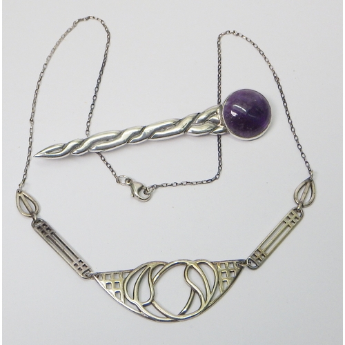 37 - A John Fraser Inverness Celtic knotwork motif kilt pin, silver and purple quartz, Edinburgh 1983, 88... 