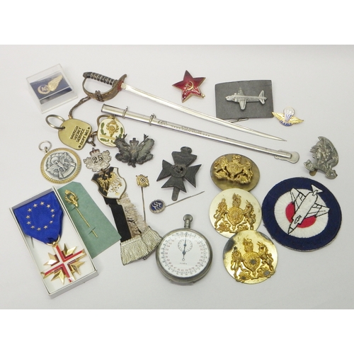 93 - A Huber stopwatch of WW2 German Kriegsmarine type, no issue marking; a collection of military intere... 