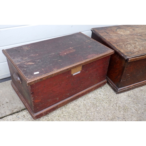 626 - An oak blanket box together with a pine blanket box (2)