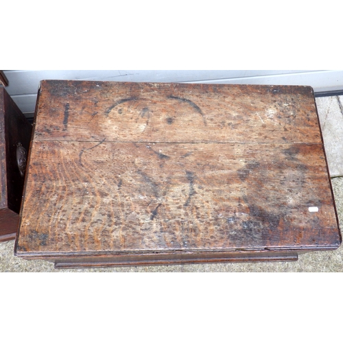 626 - An oak blanket box together with a pine blanket box (2)
