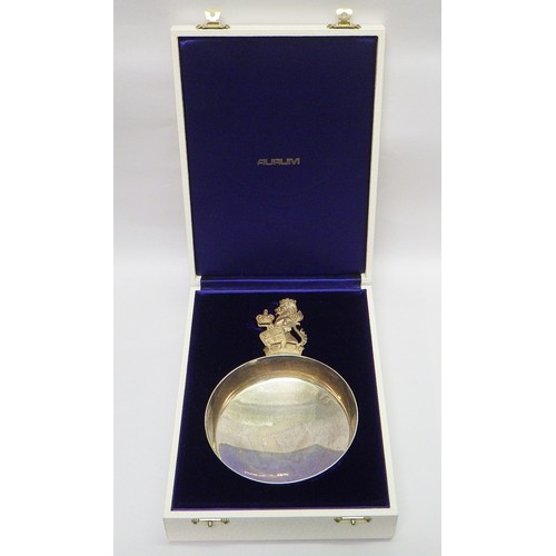 12 - An Elizabeth II Aurum silver and parcel gilt Westminster Abbey Jubilee tasting cup of circular form ... 