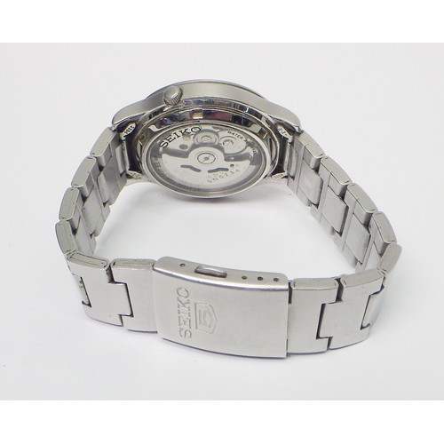 57 - A Seiko 5 automatic 7S26 - 02J0 bracelet watch having a military / field style dial in blue.  37mm a... 