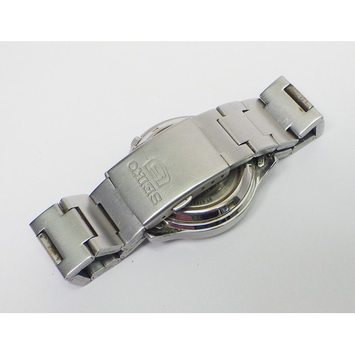 57 - A Seiko 5 automatic 7S26 - 02J0 bracelet watch having a military / field style dial in blue.  37mm a... 