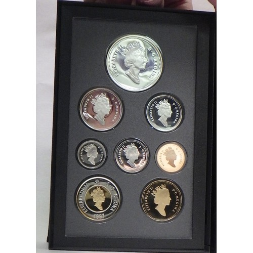 86 - A Canadian 1997 cased coin set comprising a silver proof $1, a silver polar bear $2, a base metal lo... 