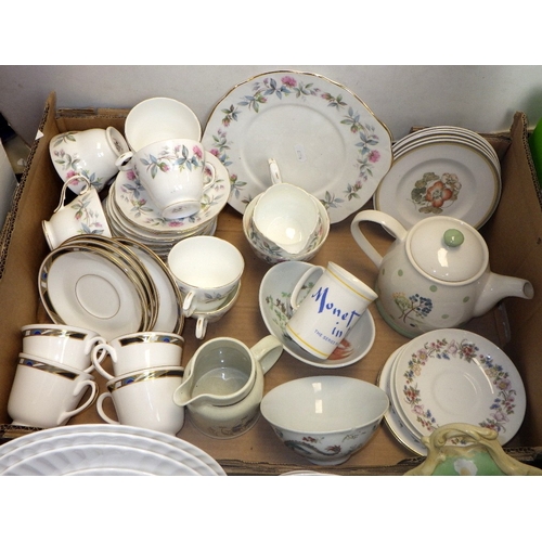 202 - A qty of Worcester and Duchess tea ware etc