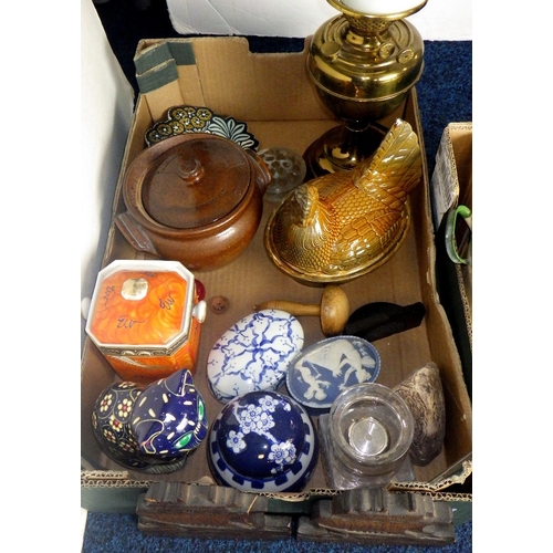 223 - An oil lamp together with various kitchenalia (2)