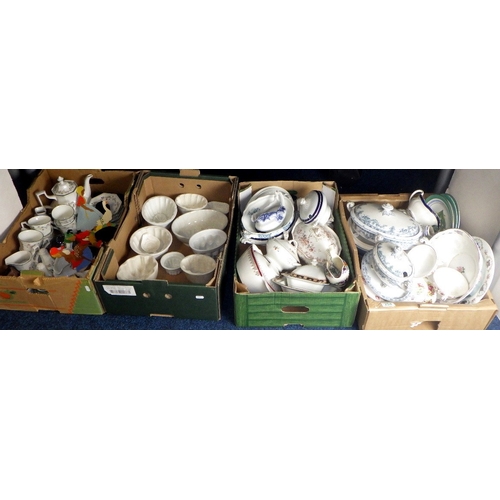 254 - A qty of misc ceramics, to inc jelly moulds, AF (4)