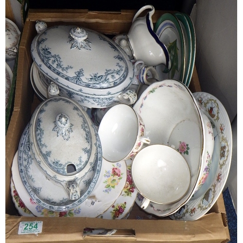 254 - A qty of misc ceramics, to inc jelly moulds, AF (4)