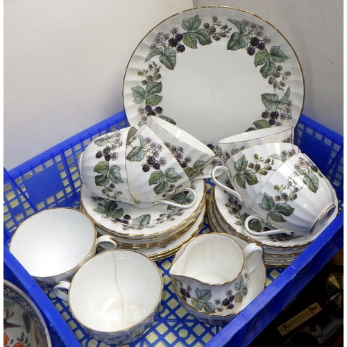 290 - An Oriental design bowl together with a qty of Worcester tea ware, one cup AF