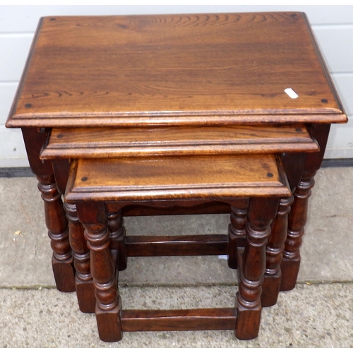 649 - A nest of three oak occasional tables