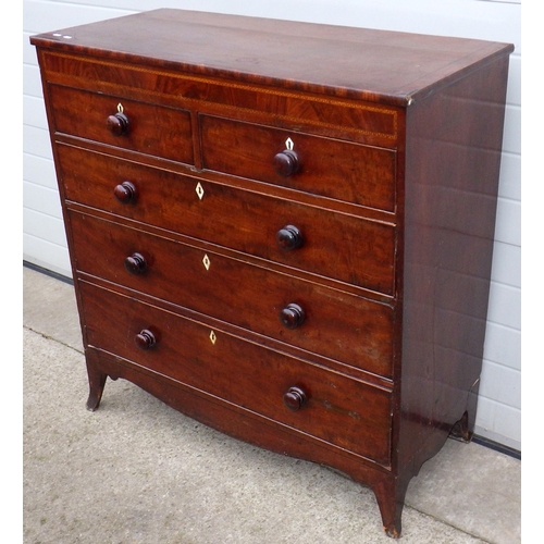 669 - A 19th cen mahogany straight fronted chest of drawers, 112cm wide (a/f)