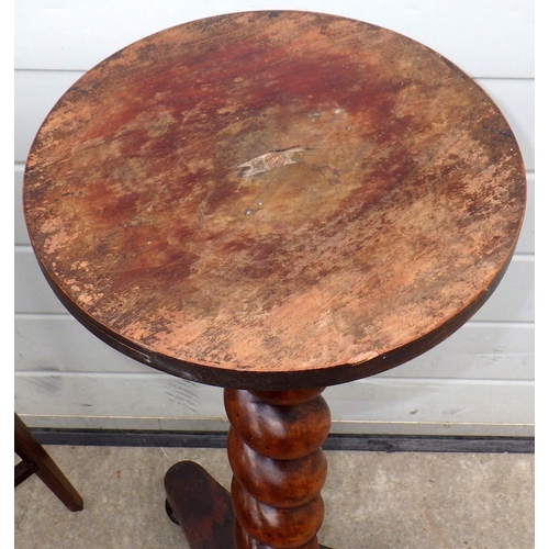683 - An Edwardian mahogany occasional table together with a Victorian barleytwist plant stand (2)