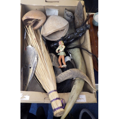 421 - A group of African carvings and collectables (2)