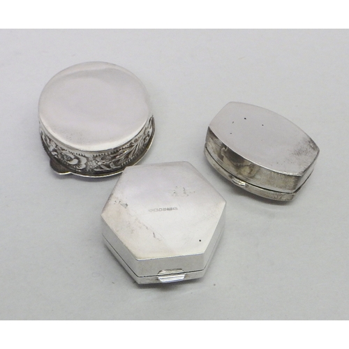 11 - An Edwardian silver cigarette case bearing presentation inscription to front, 85 x 62mm; a modern si... 