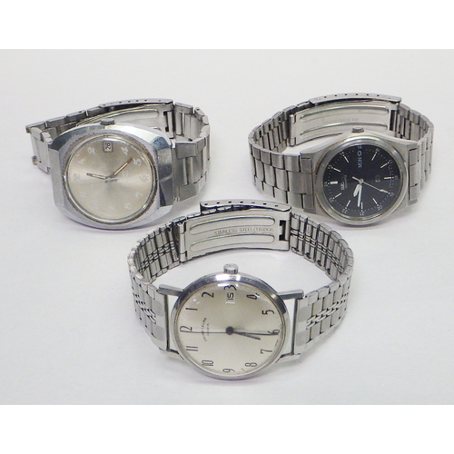 55 - A Favre Leuba Daymatic automatic wristwatch c1960s, presented in a chromed case with a steel back, 3... 