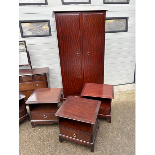 736 - A group of Stag Minstrel bedroom furniture to inc Wardrobe, dressing chest and two pairs of bedside ... 