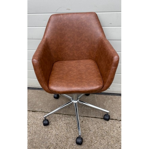 748 - A modern leatherette desk chair