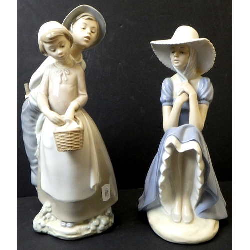 2 - Four NAO figures, 23-29cm tall (4)