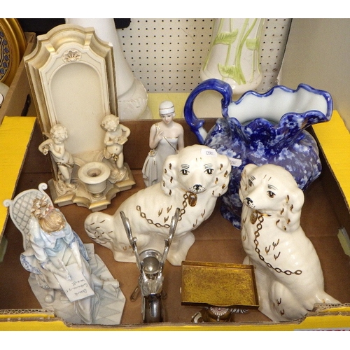 29 - A large qty of misc ceramics to inc jardinières on stands, misc plates etc (5)