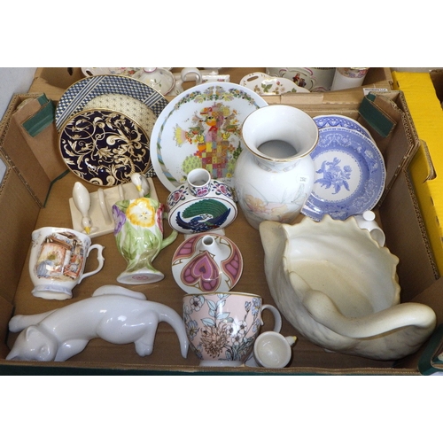 29 - A large qty of misc ceramics to inc jardinières on stands, misc plates etc (5)