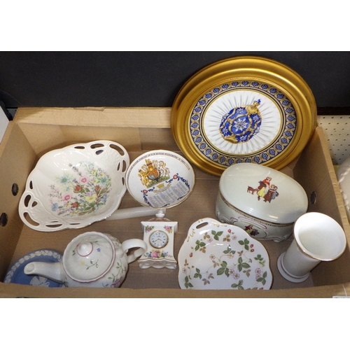 29 - A large qty of misc ceramics to inc jardinières on stands, misc plates etc (5)