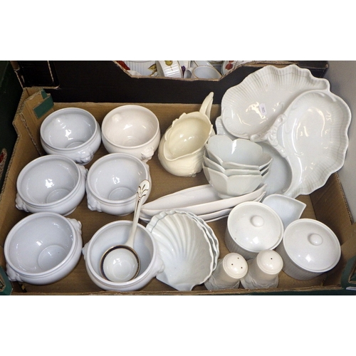 31 - A large qty of misc ceramics and collectables to inc Worcester table ware, casserole pots etc (4)