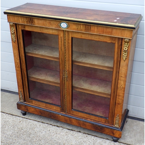 688 - A late Victorian walnut & inlaid two door side cabinet with brass moulding, 112cm wide