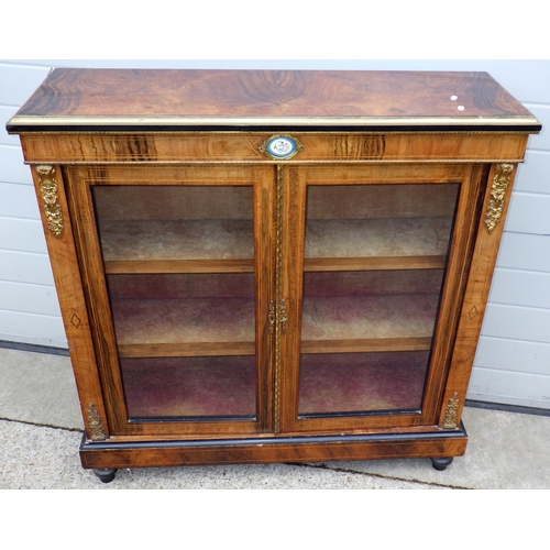 688 - A late Victorian walnut & inlaid two door side cabinet with brass moulding, 112cm wide