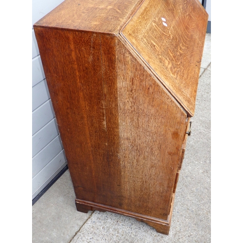708 - A Geo III oak bureau, 99cm wide