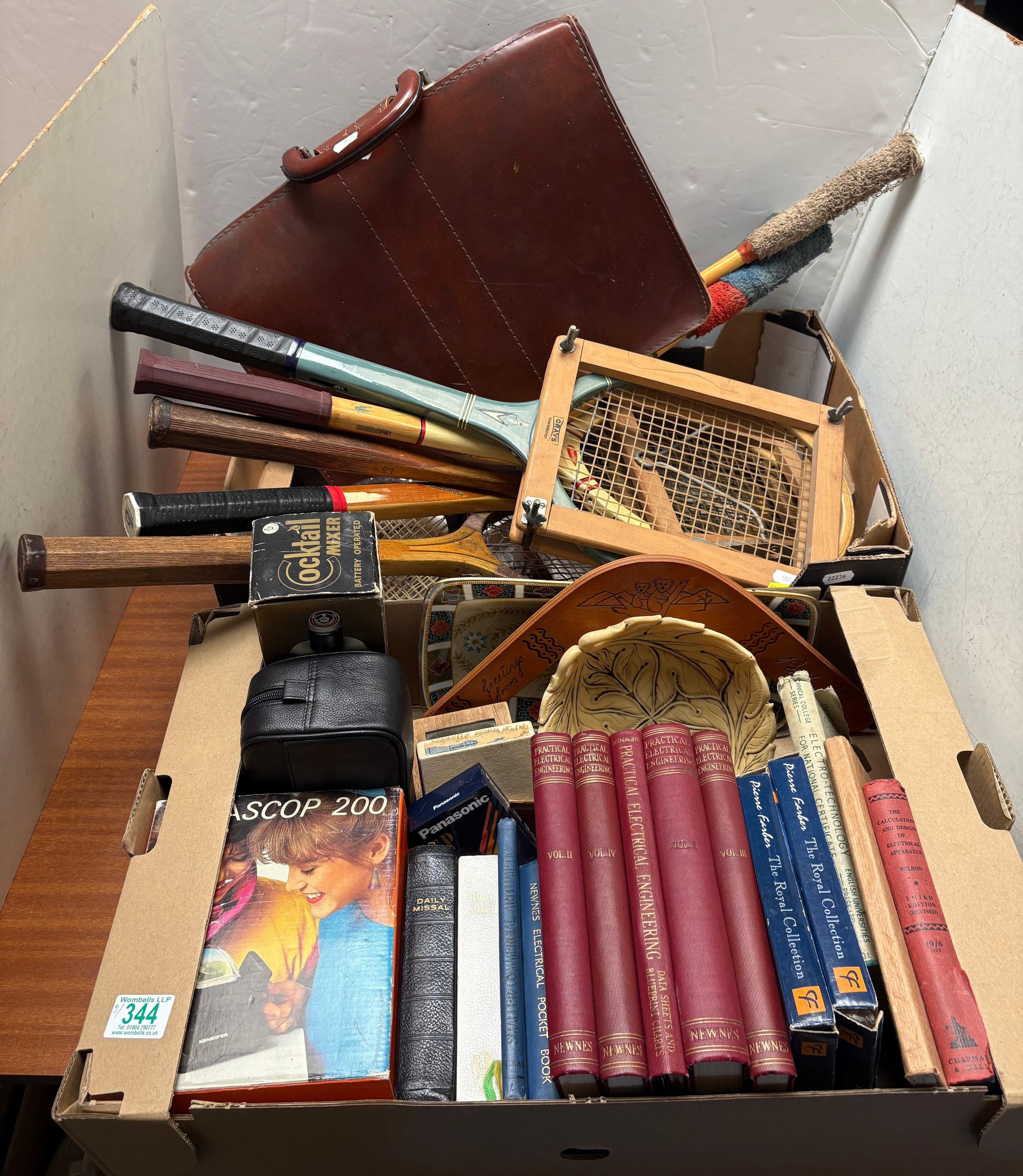 A group of vintage tennis rackets, books etc (2)