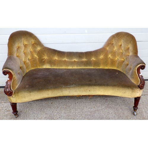 A Victorian double ended button back chaise, later castors (a/f)