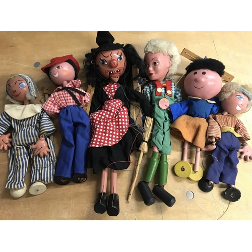 2312 - A collection of loose Pelham puppets, including Florence from Magic roundabout, Andy pandy, Witch et... 