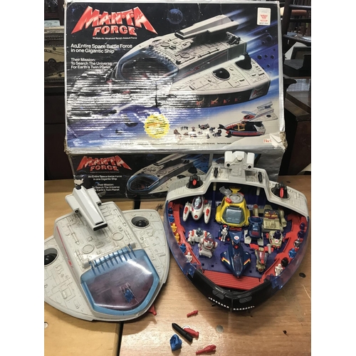 2332 - Manta force, entire space battle force in one gigantic ship, boxed but tatty