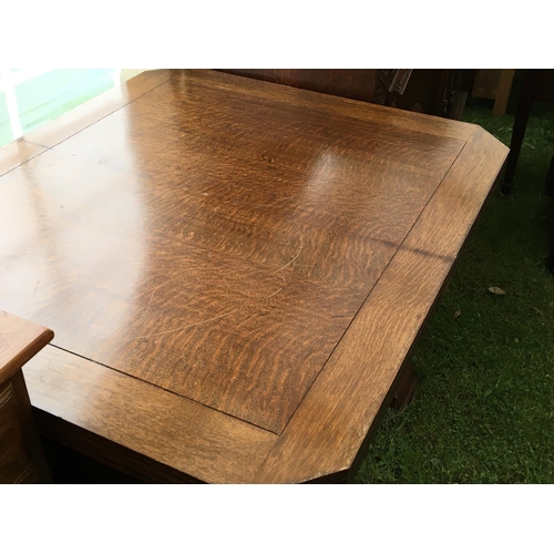 198 - A Quality oak extending dining table with carved bulbous supports and a matching sideboard (2)