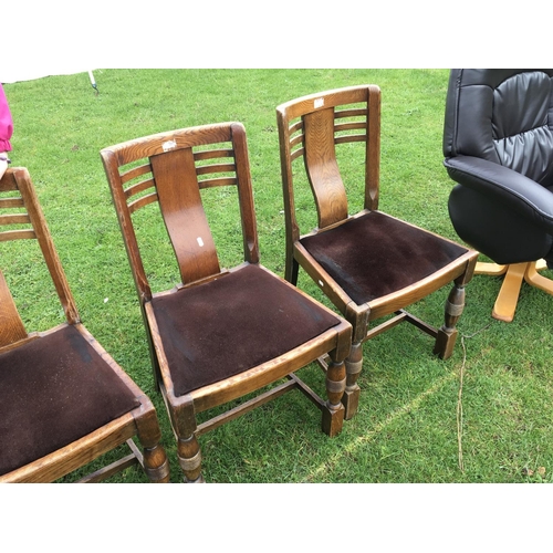 347 - A set of four oak dining chairs (4)