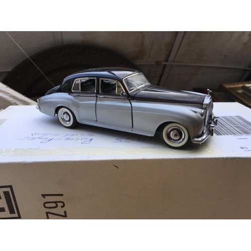 250 - Franklin mint, boxed , 1:24 scale, diecast, 1955 Rolls Royce silver cloud